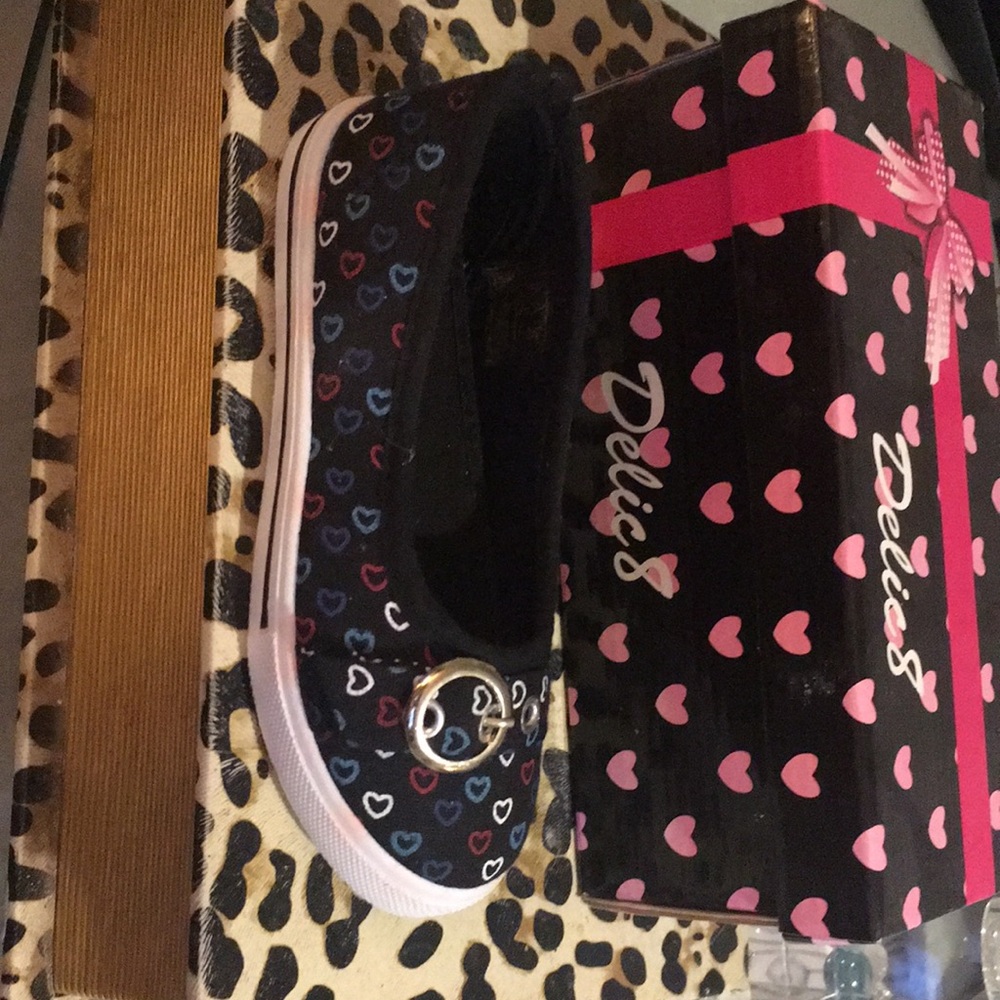 Adorable little girls shoes brand new in box